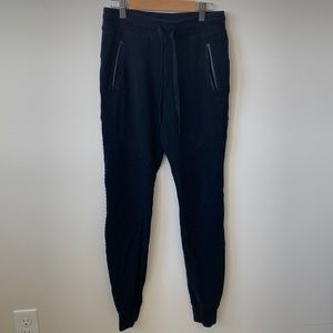 Alo jogger size xxs in gently worn.